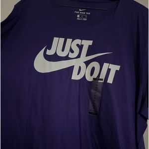- Nike just do it graphic tee